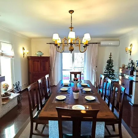 Homestay Old Cork Tree Villa Setubal