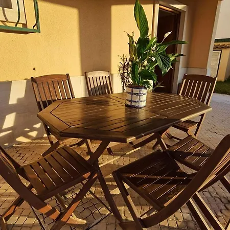 Old Cork Tree Villa Homestay *