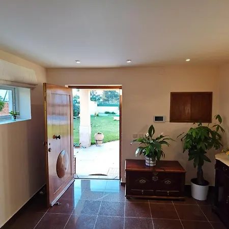 Old Cork Tree Villa Homestay *